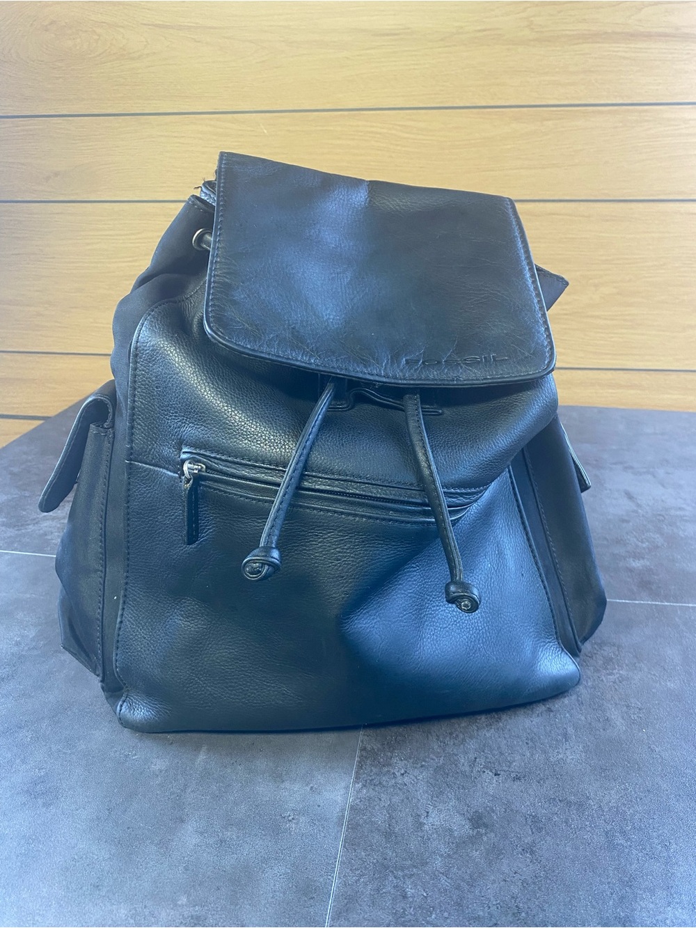 Fossil Y2K Black Leather Drawstring Flap Rucksack Backpack w/ side pockets-CLEAN